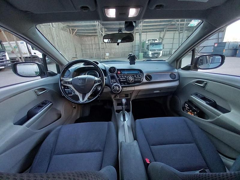 Grå Begagnad 2010 Honda Insight Halvkombi | 64 000 kr - Bild 1/4