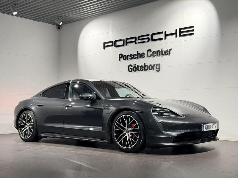 Grå Begagnad 2020 Porsche Taycan 4S Sedan | 699 000 kr (Marknadspris) - Bild 1/4