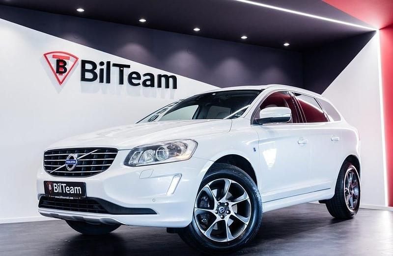Begagnad Volvo XC60 Ocean Race 215 HK (158 kW) 2014 Vit SUV