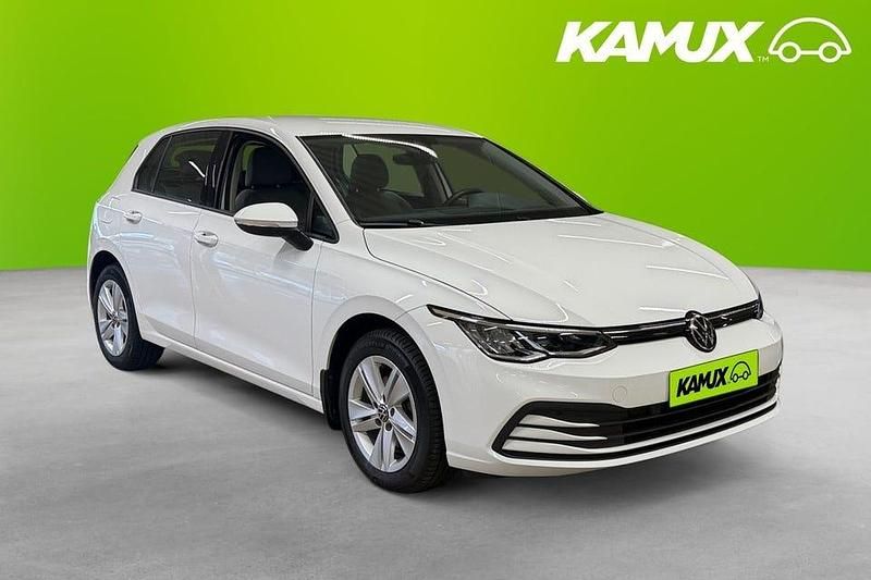 Vit Begagnad 2021 VW Golf VIII Halvkombi | 239 800 kr (Marknadspris) - Bild 1/4