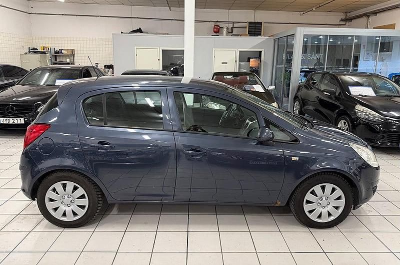 Begagnad Opel Corsa 75 HK (55 kW) 2008 Blå Halvkombi