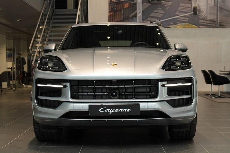 Begagnad Porsche Cayenne 305 HK (224 kW) 2025 Dolomite silver metallic SUV