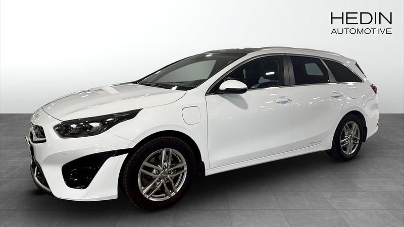 Vit (white) Begagnad 2021 Kia Ceed Sportswagon 2 Kombi | 284 900 kr (Dyr) - Bild 1/4