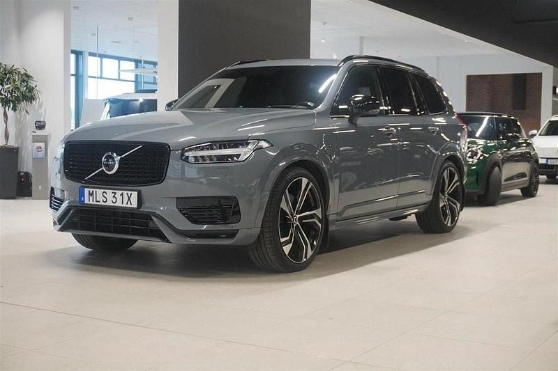 Grå Begagnad 2021 Volvo XC90 R-Design Pro SUV | 659 000 kr (Marknadspris) - Bild 1/4