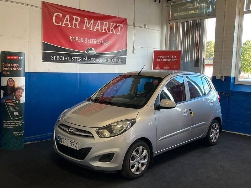 Silver Begagnad 2011 Hyundai i10 Halvkombi | 24 900 kr (Bra pris) - Bild 1/4