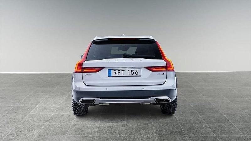 Begagnad Volvo V90 CC Momentum 193 HK (141 kW) 2018 Silver Kombi