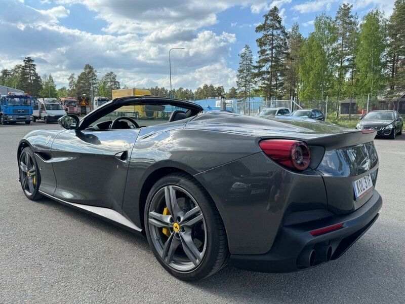 Begagnad Ferrari Portofino 600 HK (441 kW) 2019 Mörkgrå Cab