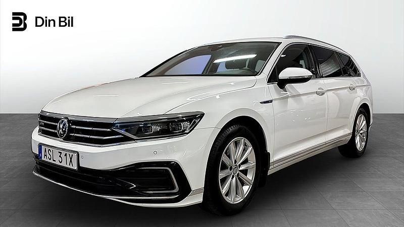 Vit Begagnad 2020 VW Passat Business Kombi | 274 900 kr (Marknadspris) - Bild 1/4