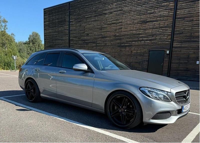 Silver Begagnad 2015 Mercedes C220 Kombi | 169 000 kr (Dyr) - Bild 1/4