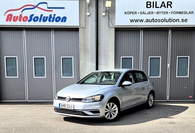 Silver Begagnad 2018 VW Golf VII Halvkombi | 128 700 kr (Marknadspris) - Bild 1/4