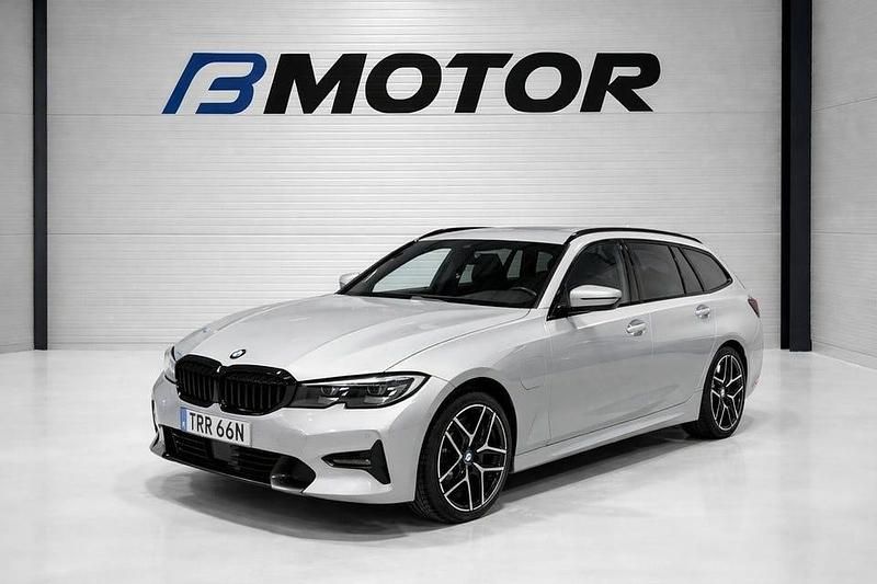 Begagnad BMW 330 292 HK (214 kW) 2021 Silver Kombi