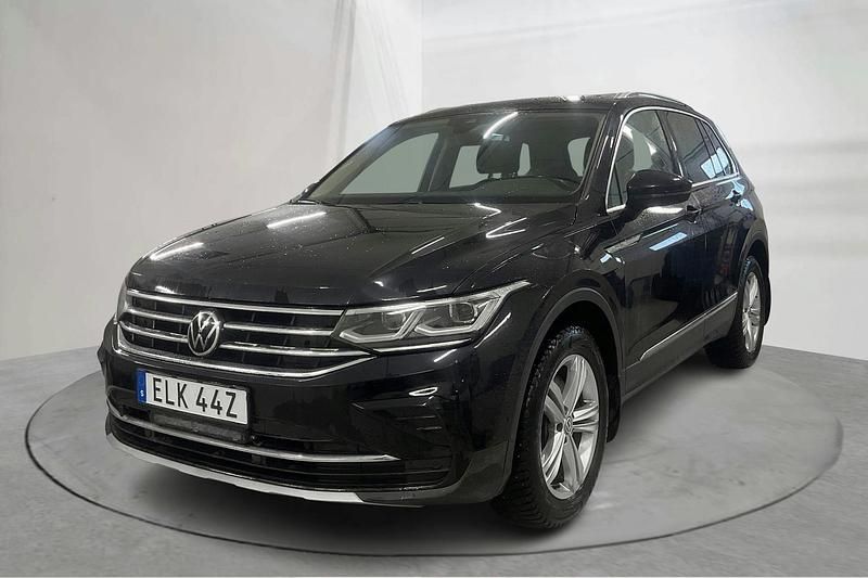 Svart Begagnad 2021 VW Tiguan Elegance SUV | 227 500 kr (Superpris) - Bild 1/4