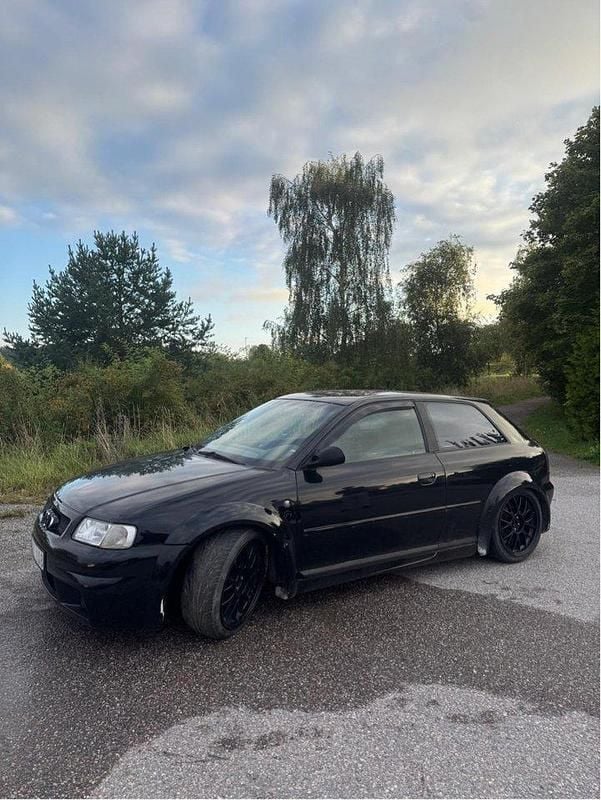 Svart Begagnad 2000 Audi A3 Halvkombi | 17 500 kr (Marknadspris) - Bild 1/4