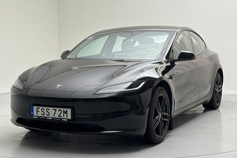 Begagnad Tesla Model 3 Long Range RWD 235 kW (320 HK) 2025 Svart Sedan