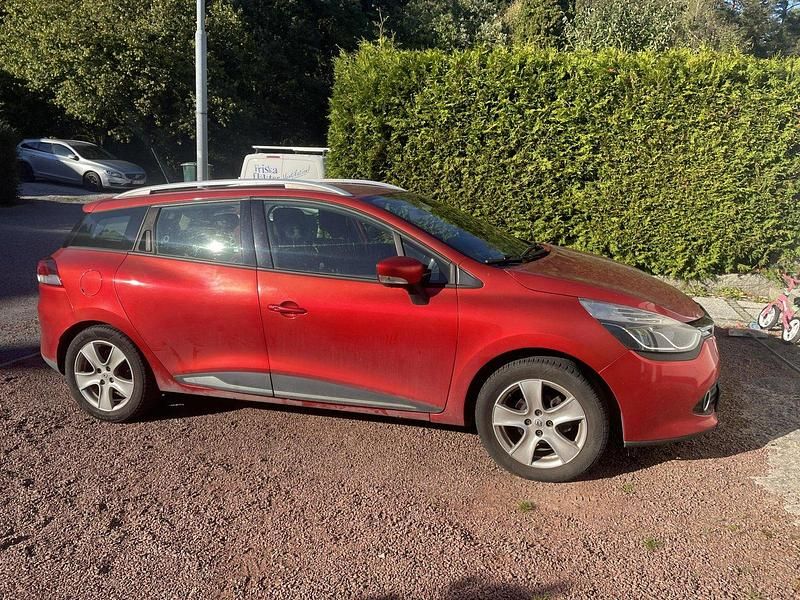 Röd Begagnad 2014 Renault Clio GrandTour Kombi | 49 000 kr (Bra pris) - Bild 1/4