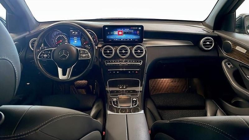 Begagnad Mercedes GLC300e 306 HK (225 kW) 2022 Svart SUV