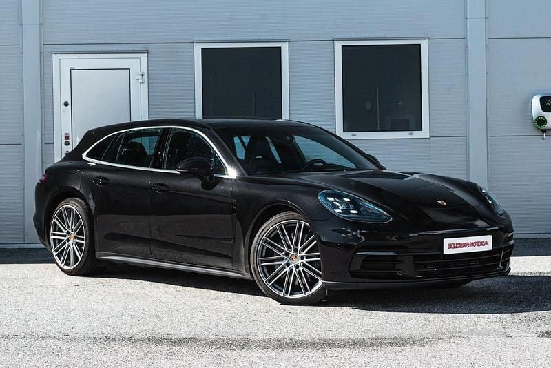 Svart Begagnad 2018 Porsche Panamera 4 Sport Turismo Sedan | 630 000 kr (Superpris) - Bild 1/4