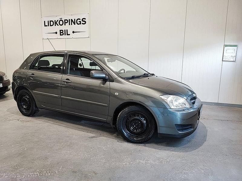 Begagnad Toyota Corolla 110 HK (80 kW) 2006 Grå Halvkombi