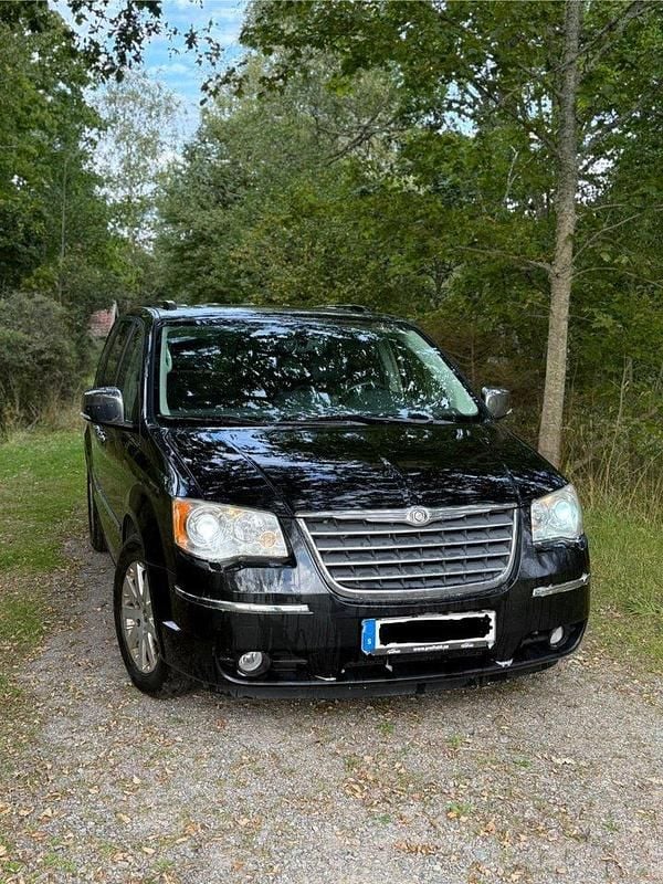 Svart Begagnad 2010 Chrysler Grand Voyager Limited Minibuss | 79 000 kr (Lite dyr) - Bild 1/4