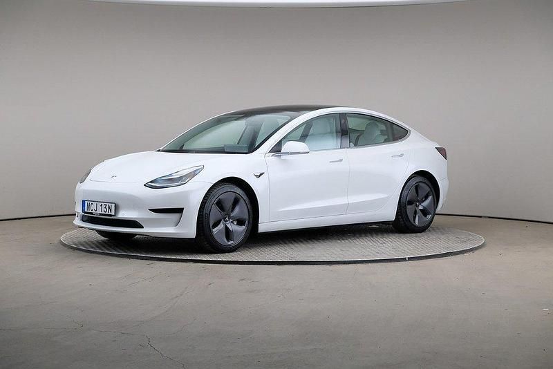 Vit Begagnad 2020 Tesla Model 3 Standard Range Plus Sedan | 269 000 kr (Marknadspris) - Bild 1/4