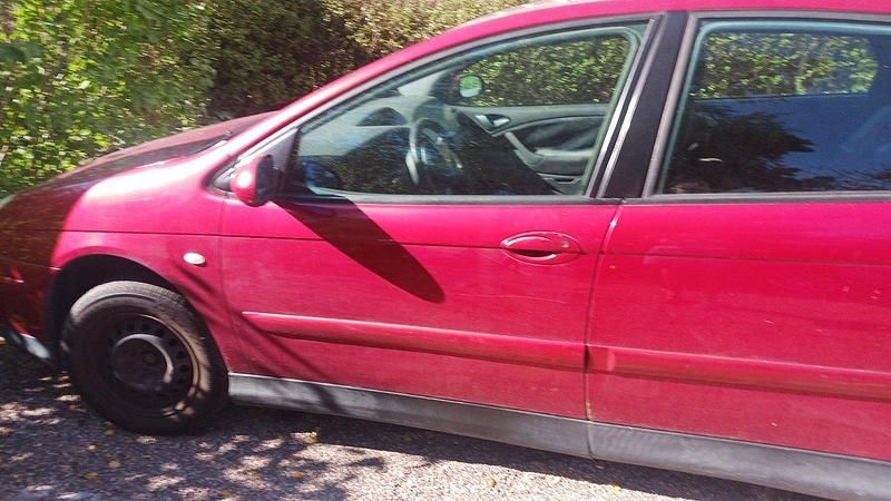 Röd Begagnad 2002 Citroën C5 Halvkombi | 5 000 kr (Superpris) - Bild 1/4