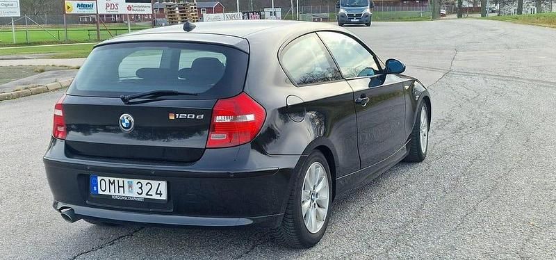 Begagnad 2009 BMW 120 Advantage Halvkombi | 67 000 kr (Marknadspris) - Bild 1/1