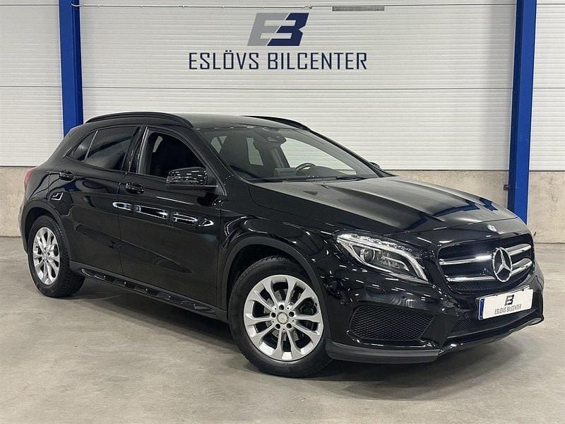 Svart Begagnad 2016 Mercedes GLA200 AMG SUV | 234 990 kr (Marknadspris) - Bild 1/4