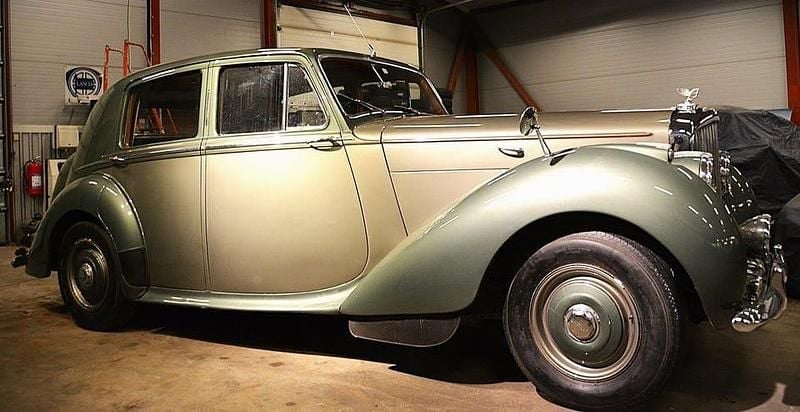 Begagnad Bentley Mark VI 150 HK (110 kW) 1951 Tvåtons grågrön met/oxblod skinnklädsel Sedan