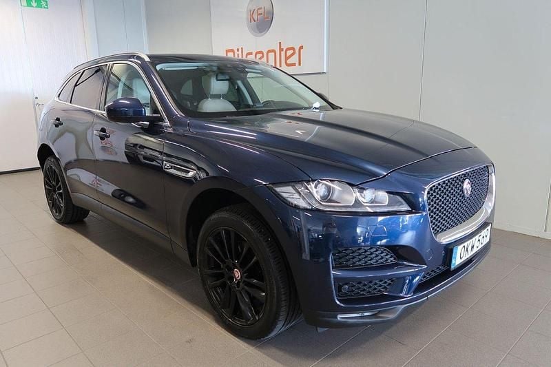 Blå Begagnad 2017 Jaguar F-Pace Prestige SUV | 259 900 kr (Lite dyr) - Bild 1/3