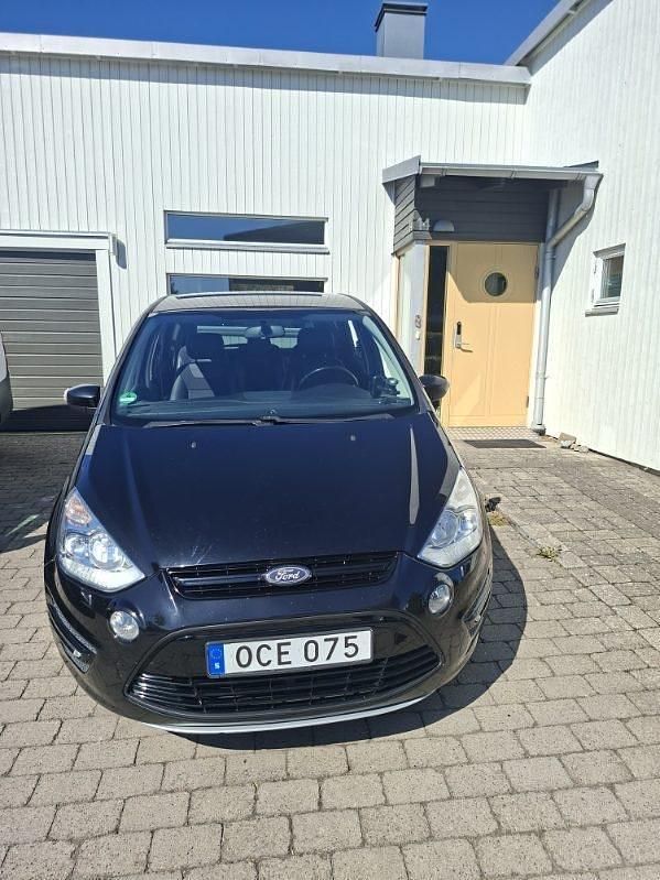 Svart Begagnad 2014 Ford S-MAX Sport Minibuss | 70 000 kr (Bra pris) - Bild 1/4