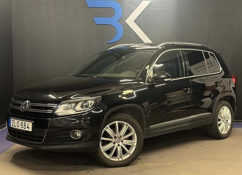 Svart Begagnad 2013 VW Tiguan Sportline SUV | 149 900 kr (Marknadspris) - Bild 1/4