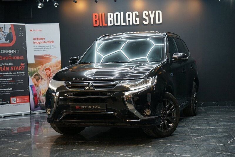 Svart Begagnad 2017 Mitsubishi Outlander P-HEV Edition SUV | 158 500 kr (Dyr) - Bild 1/4