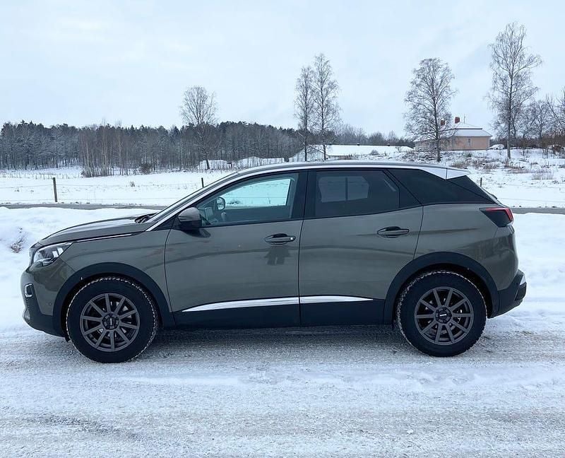 Begagnad Peugeot 3008 Allure 120 HK (88 kW) 2017 Grågrön metallic SUV