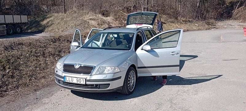 Silver Begagnad 2008 Skoda Octavia Kombi | 47 000 kr (Dyr) - Bild 1/3