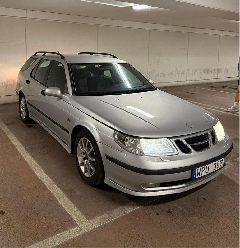 Silver Begagnad 2005 Saab 9-5 Kombi | 30 000 kr (Lite dyr) - Bild 1/4