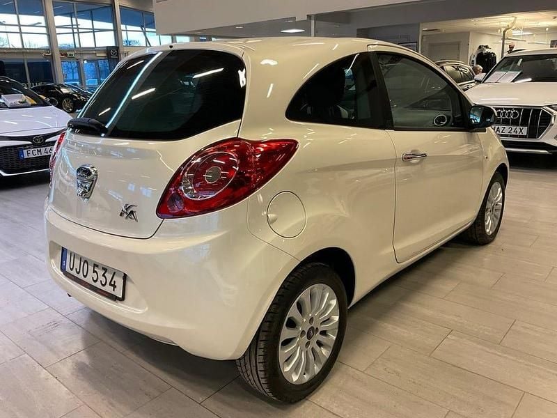 Begagnad Ford Ka Titanium 69 HK (50 kW) 2015 Vit Halvkombi