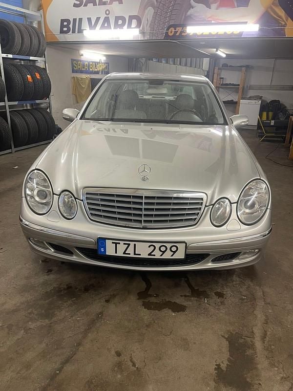 Begagnad 2003 Mercedes E240 Sedan | 78 000 kr - Bild 1/4