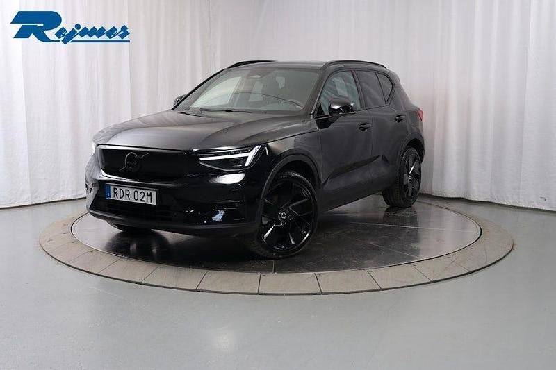 Onyx black metallic Begagnad 2025 Volvo EX40 Ultra SUV | 489 900 kr (Bra pris) - Bild 1/4