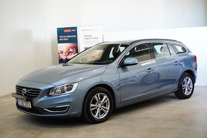 Begagnad Volvo V60 Momentum 190 HK (139 kW) 2016 Blå Kombi