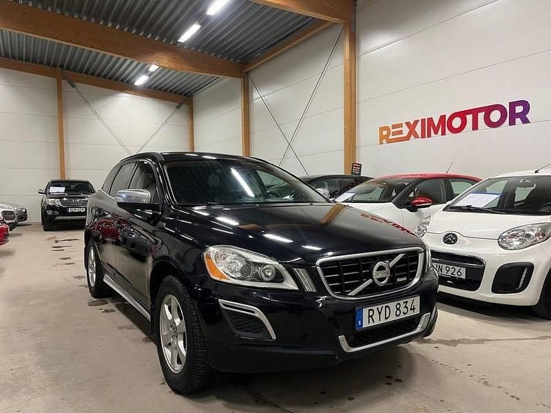 Svart Begagnad 2010 Volvo XC60 R-Design SUV | 79 900 kr (Bra pris) - Bild 1/4