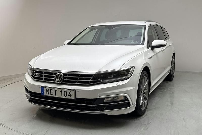 Vit Begagnad 2018 VW Passat GT Sedan | 160 000 kr (Bra pris) - Bild 1/4