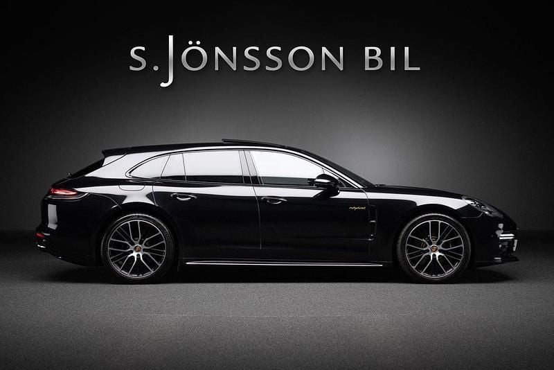 Svart Begagnad 2023 Porsche Panamera 4S Sport Turismo Sedan | 980 000 kr (Dyr) - Bild 1/4