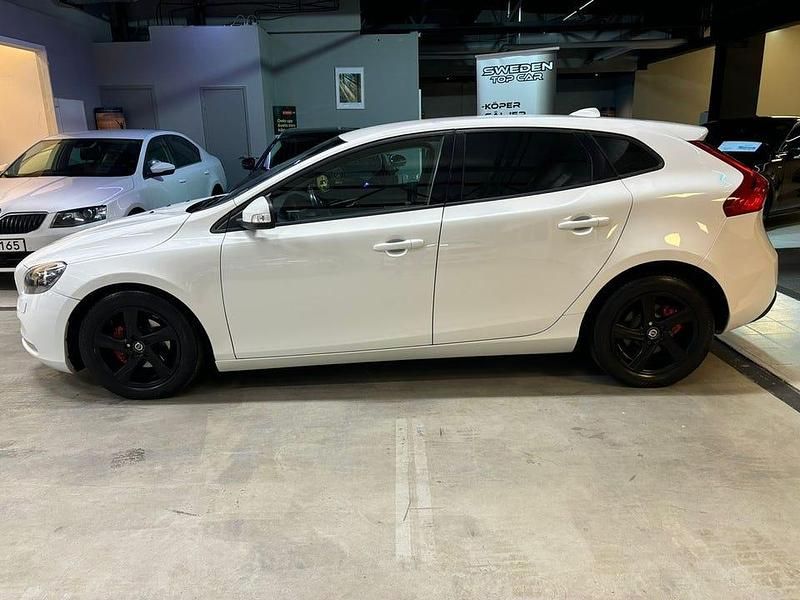 Begagnad Volvo V40 Kinetic 116 HK (85 kW) 2013 Vit Kombi