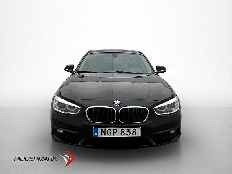 Begagnad BMW 118 Advantage 136 HK (100 kW) 2016 Svart Halvkombi