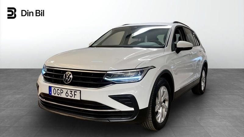 Vit Begagnad 2021 VW Tiguan SUV | 239 900 kr (Bra pris) - Bild 1/4