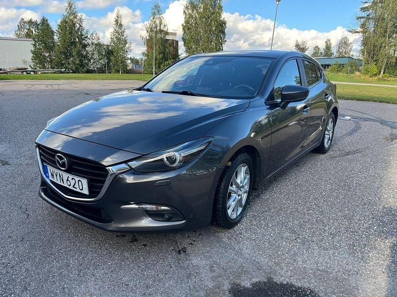 Grå Begagnad 2018 Mazda 3 Inclusive Halvkombi | 125 000 kr (Marknadspris) - Bild 1/4