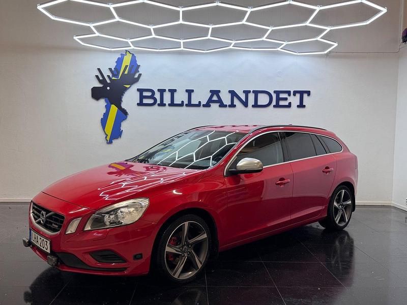 Röd Begagnad 2011 Volvo V60 R-Design Kombi | 89 900 kr (Marknadspris) - Bild 1/4