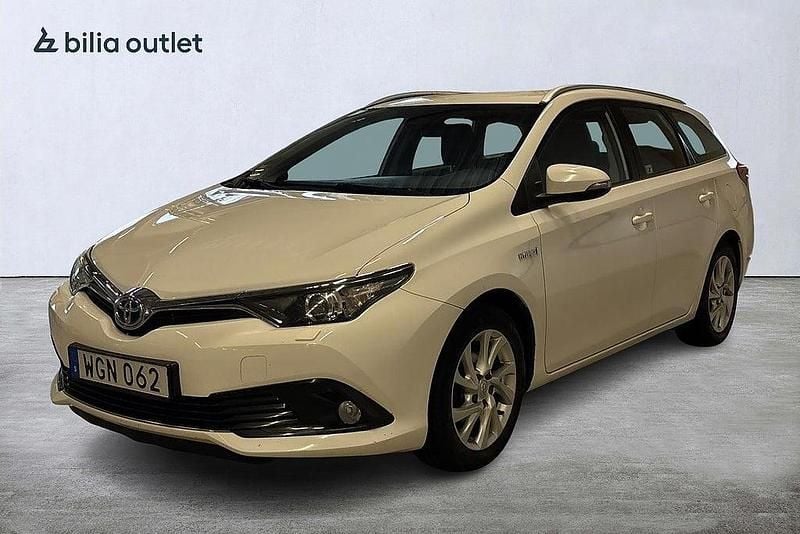Begagnad Toyota Auris Touring Sports Active 136 HK (100 kW) 2017 Vit Kombi