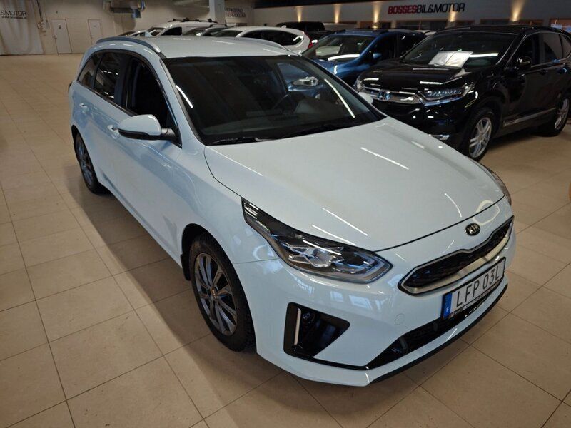 Vit Begagnad 2021 Kia Ceed Sportswagon Kombi | 239 900 kr (Marknadspris) - Bild 1/4