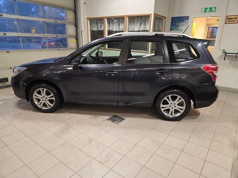 Grå Begagnad 2015 Subaru Forester SUV | 85 000 kr (Bra pris) - Bild 1/4